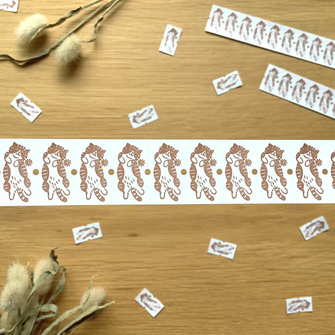 Add a playful touch to your journaling, packaging, and everyday labeling with this charming label seal roll from 4legs. These labels feature a cute cat wanting a belly scratch illustration.
Number of stickers: 1,000
Sticker: 21.6mm×12mm
Material: Non-glossy paper