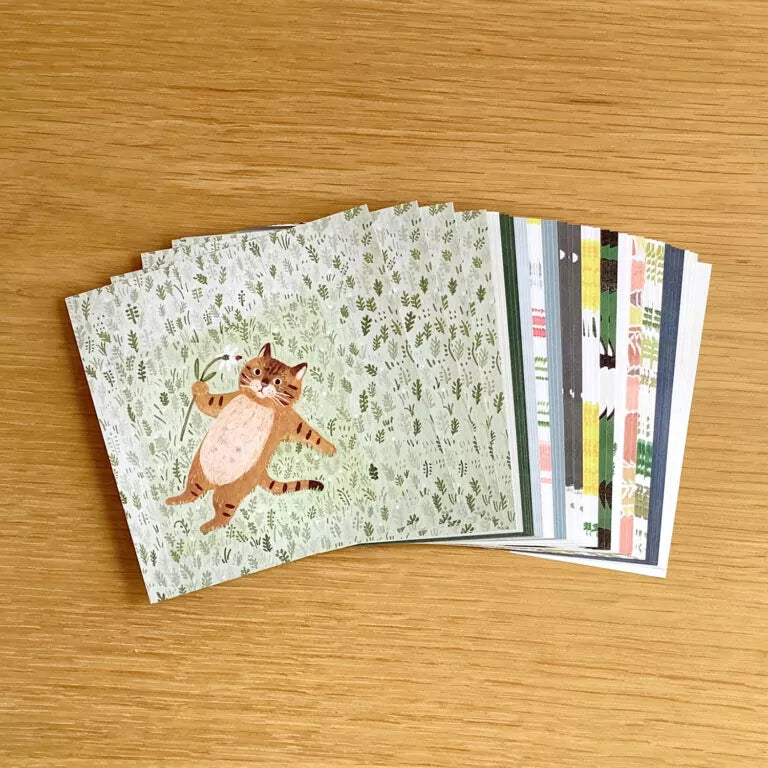 Featuring charming watercolor of a variety of animals from Japanese illustrator 4legs
It is a convenient size that is not too big or too small. Please use it as a communication tool for small thank you and announcements. There are no lines on the front side, so you can use it freely as a shop card or business card with stamps and stickers as well as memos and letters. It is a great gift for people who like paper. The gorgeous and gentle designs will ma
