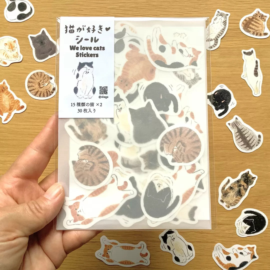 I drew 15 kinds of cute cat gestures one by one and made them into flake stickers. There are two pieces of each, so please enjoy using one, collecting one, or giving it to
a friend! It comes with a postcard-sized cat illustration paper as a bonus!
30 flake stickers (2 sheets × 15 types)
1 bonus illustration paper
