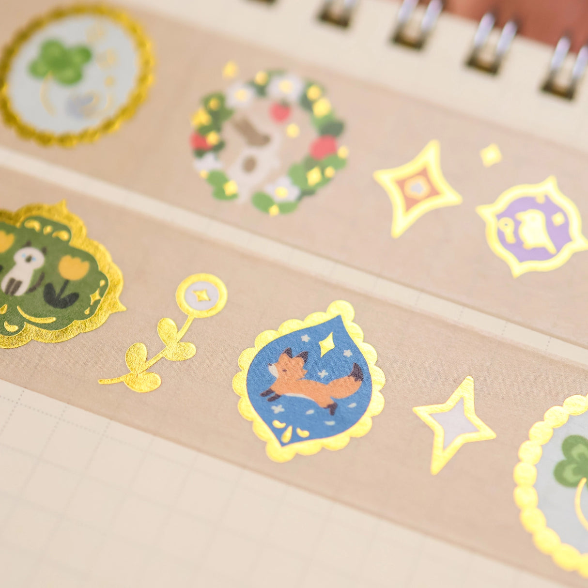 Animal in Frames Foil Washi Tape
Full color washi tape with foil
Width: 25mm
Length: 5m or 16 ft
Designed in San Jose, California
©Thousandskies
