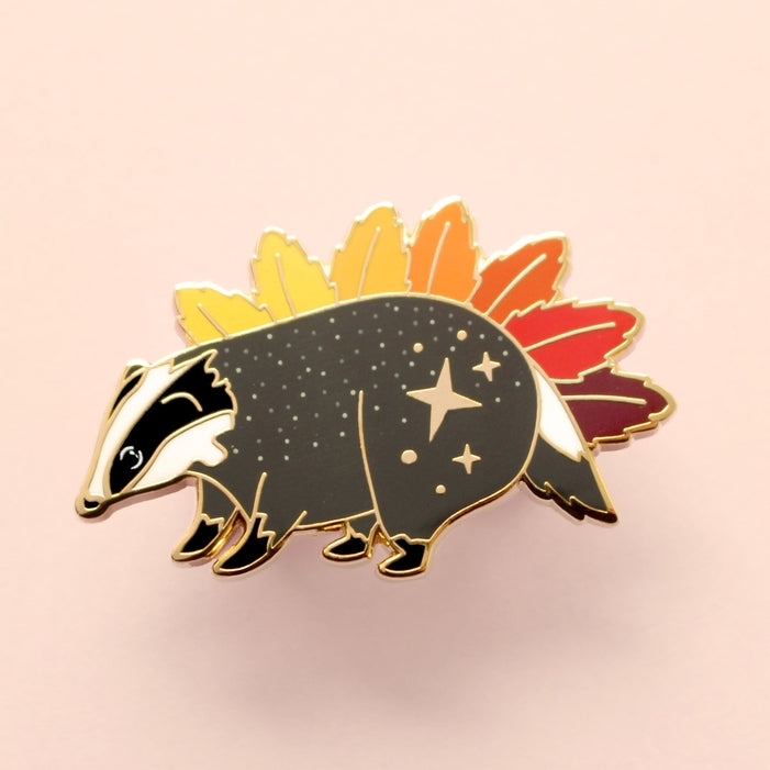 Pin de esmalte de tejón: colección otoño-invierno