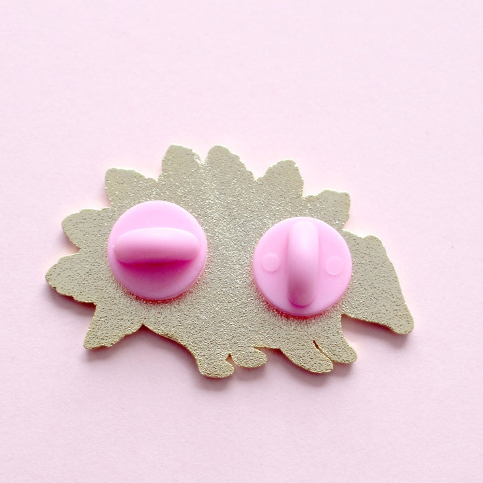 Pin de esmalte de tejón: colección otoño-invierno
