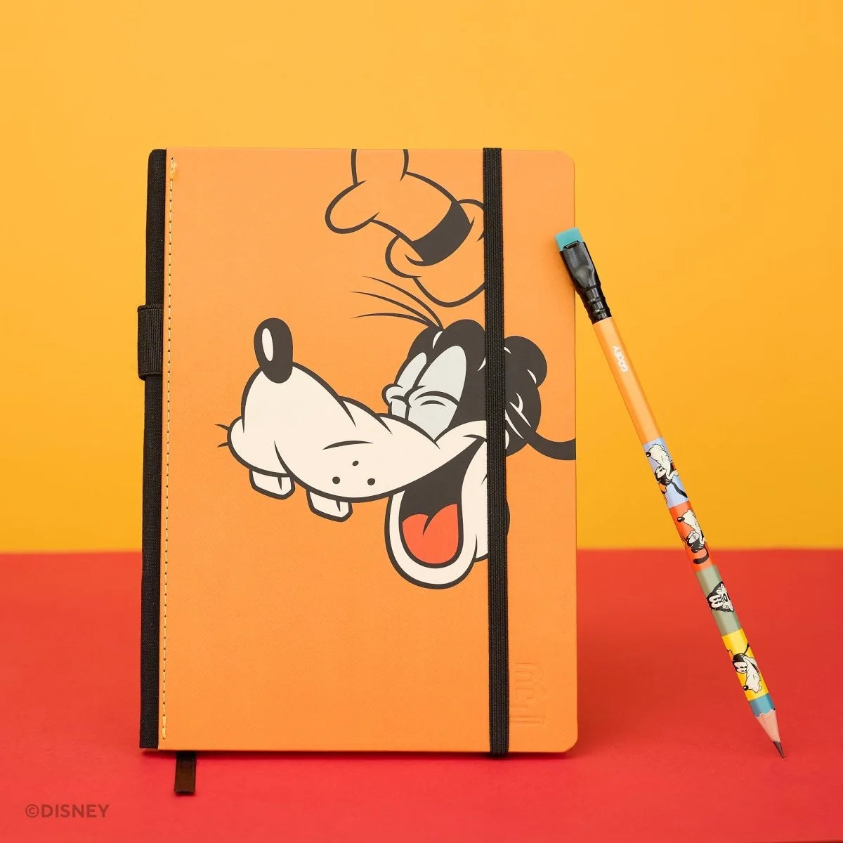 This medium notebook includes 160 pages of 100GSM blank paper and a matte hardcover featuring Goofy and Pluto. It also has a built-in pencil holster that comes loaded with a Goofy Blackwing pencil.