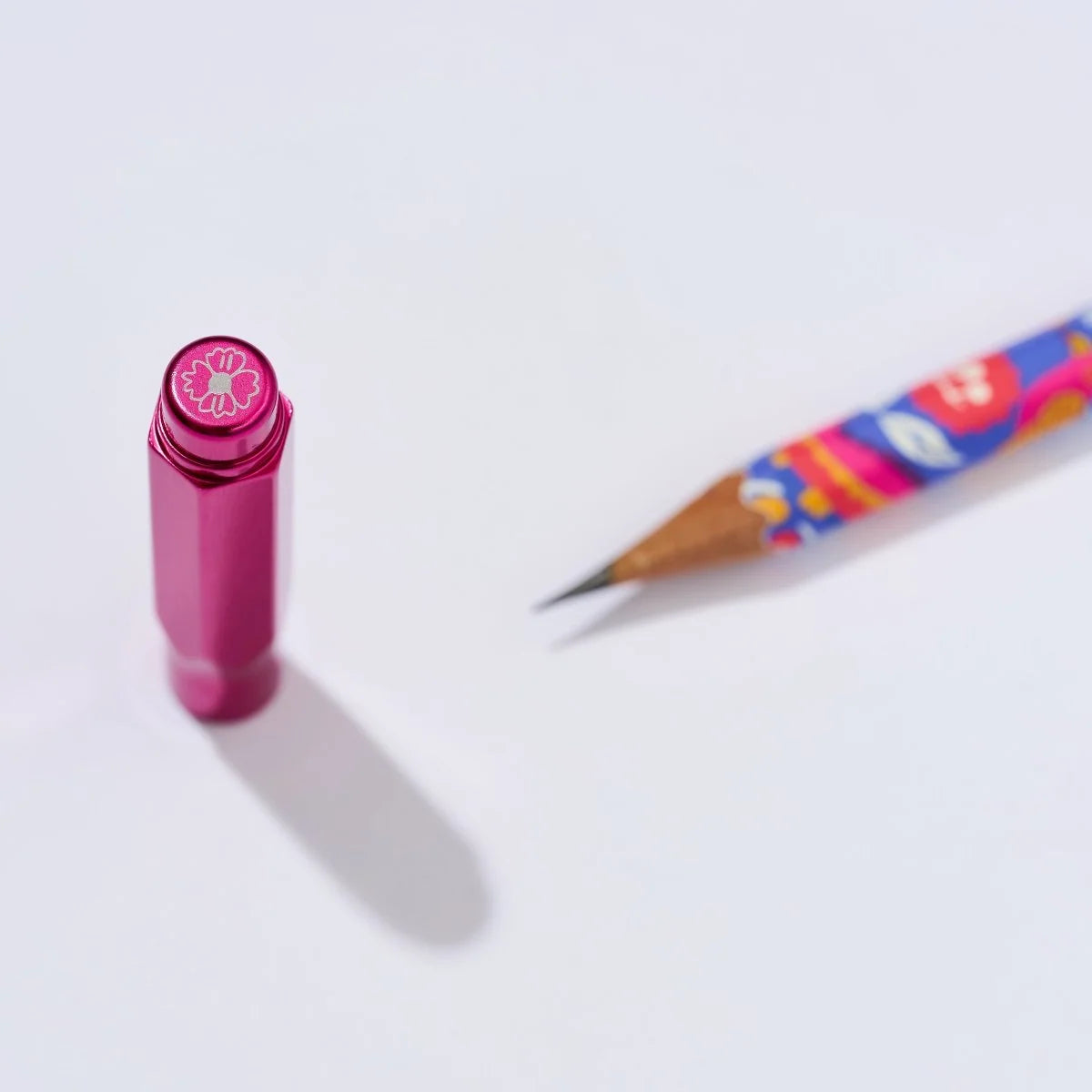 Blackwing - Volume 143 Frida Kahlo Point Guard
This limited-edition fuchsia-colored Volumes 143 Point Guard features a floral icon on the top. Volume 143 is our tribute to Frida Kahlo. The model number 143 is a nod to the 143 paintings commonly attributed to her over the course of her life. The tip of your pencil “floats” inside the cap to protect your point against unexpected drops or jams.
Details:
- Lightweight, machined aluminum
- Set of 1
- Goes over tip of pencil