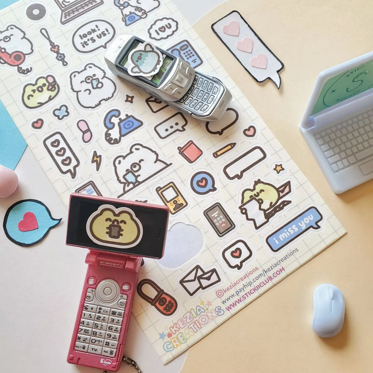 ☎️💌 Ring ring! @keziacreations’ adorable little buddies are here to deliver the sweetest messages straight to your heart! This kawaii crew is staying connected in the cutest ways - whether they’re chatting on rotary phones, typing away on laptops, or sending virtual hugs, these lovable pals are here to give a little extra love and are always just one call away!
Art by: @keziacreations