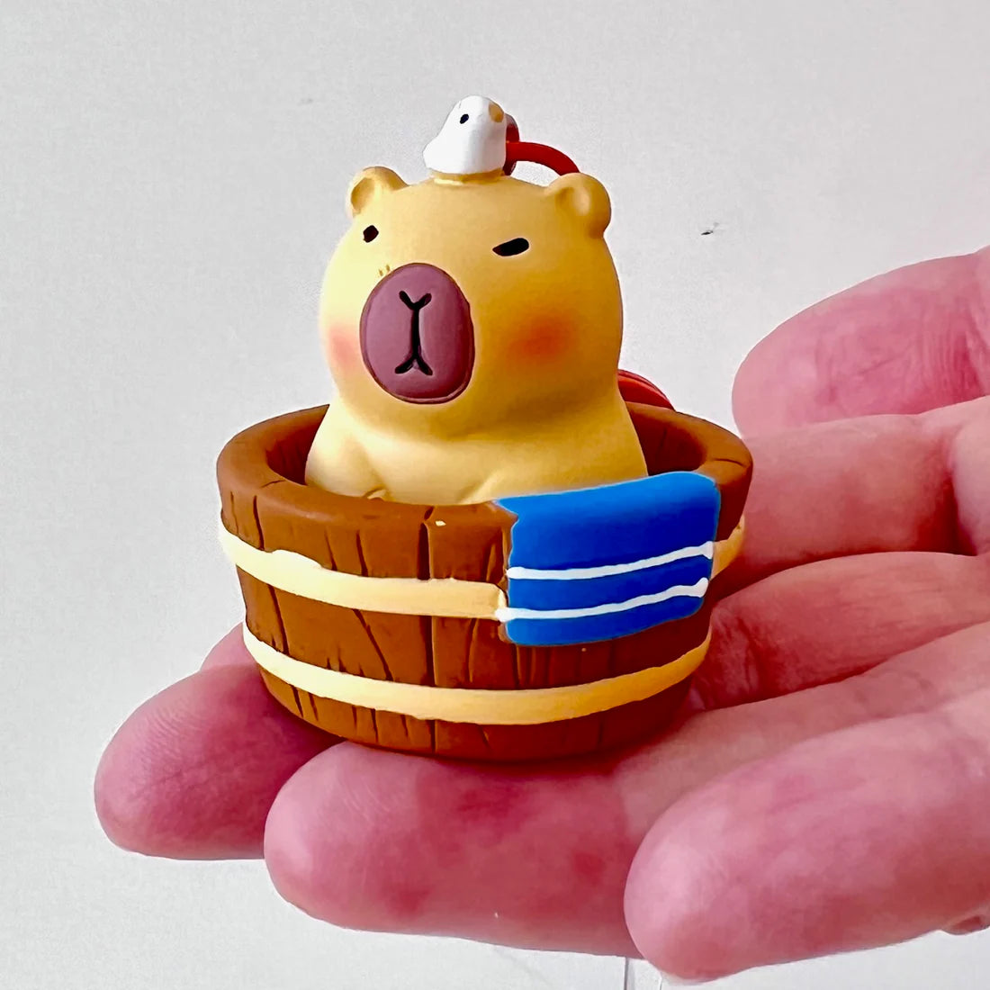 This adorable keychain adds personality wherever you go, whether clipped to your keys, bag, or backpack. Cute, lightweight, and easy to gift, it’s perfect for anyone who loves whimsical accessories or capybara-themed goodies.
Approx 2in x 2in
Includes 1 keychain 