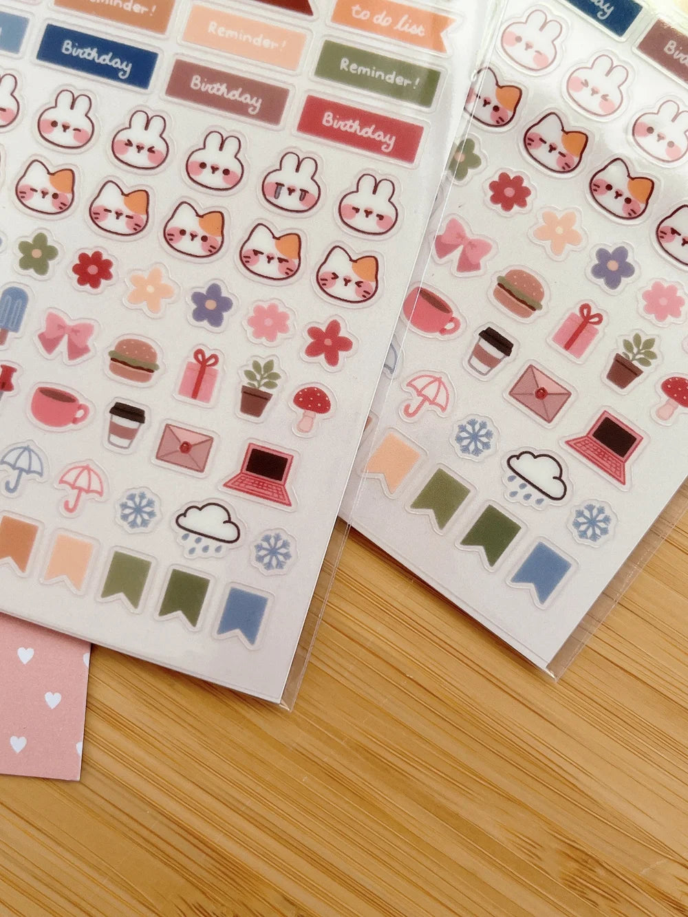 Decorate your planner / diary with these little stickers of japanese sushi !
Kiss cut sticker sheet
1 sheet
Sheet size: 9 x 18 cm
Material: Clear PET