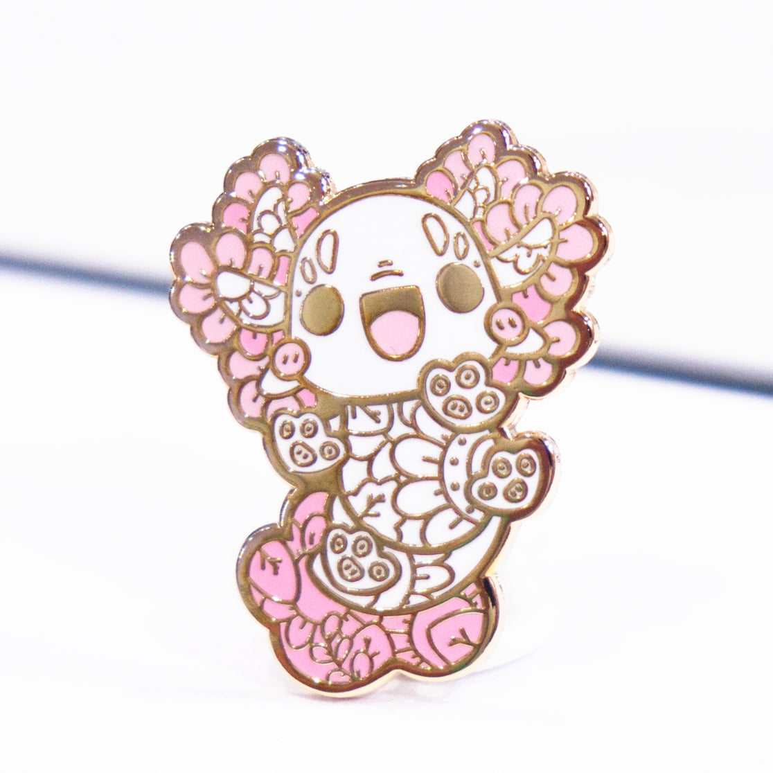 Lindo pin de esmalte de ajolote leusístico