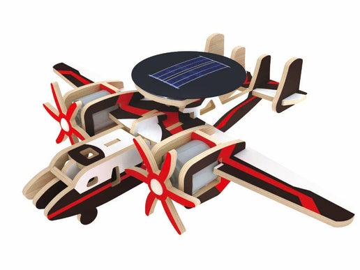 Avión de alerta temprana casero alimentado con energía solar