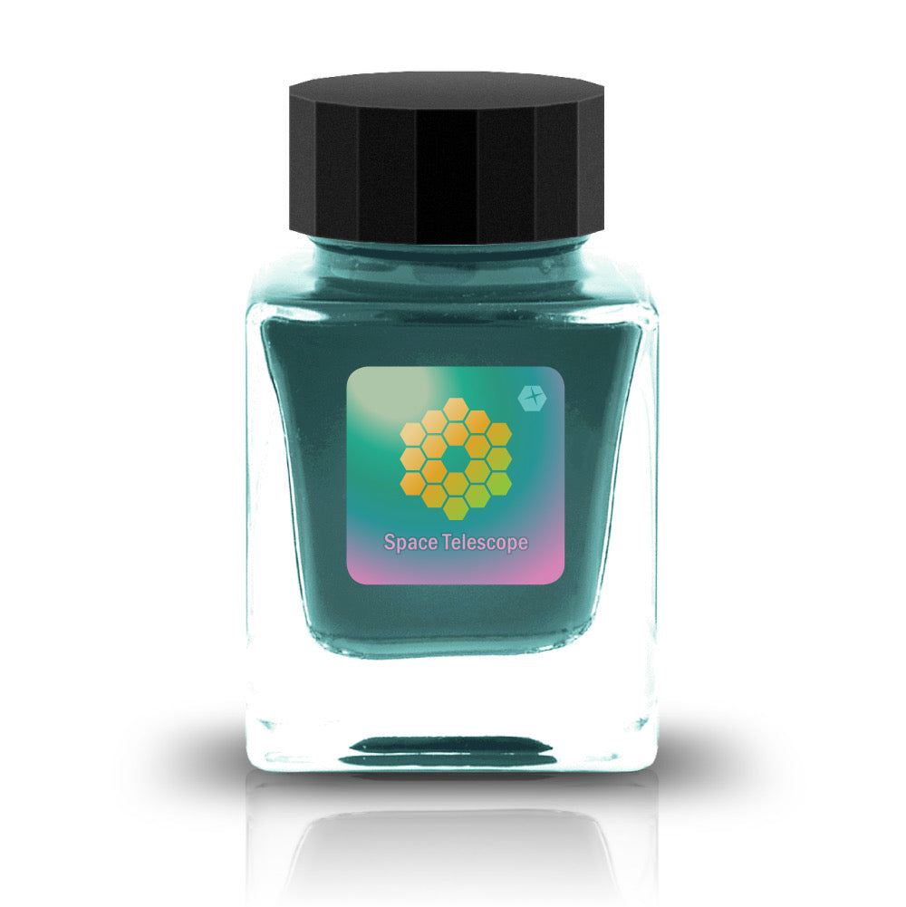 The DEEEP SPACE Collection is a series of fountain pen inks inspired by the mystery of the cosmos. Each color captures the spirit of the universe, from the deep stillness of interstellar space to the luminous shimmer of distant stars and the vivid tones of swirling nebulae. Formulated for smooth, effortless flow, these inks may also reveal subtle color-shifting effects, bringing dimension and brilliance to every stroke.
Green with brown shades
30ml