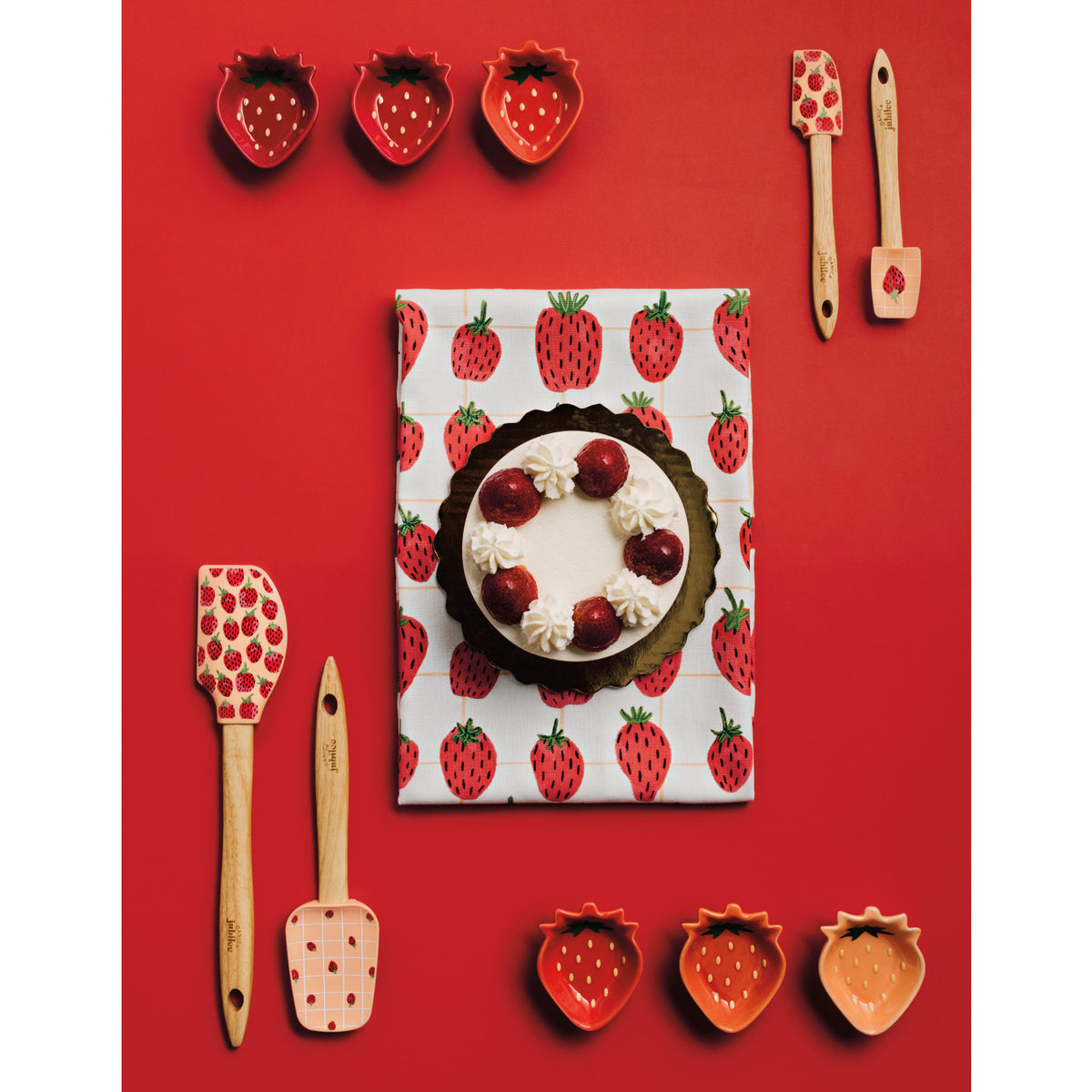 Danica Jubilee - Berry Sweet Shaped Pinch Bowls Set of 6
A pinch of sweetness and a sprinkle of spice is always at hand with these theme-shaped bowls. Perfect for condiments, dips and seasonings. Each set of 6 unique pinch bowls comes in a giftable full-colour box.
