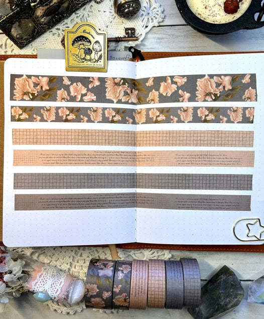 Cinta washi con texto desgastado y cuadrícula en gris cálido