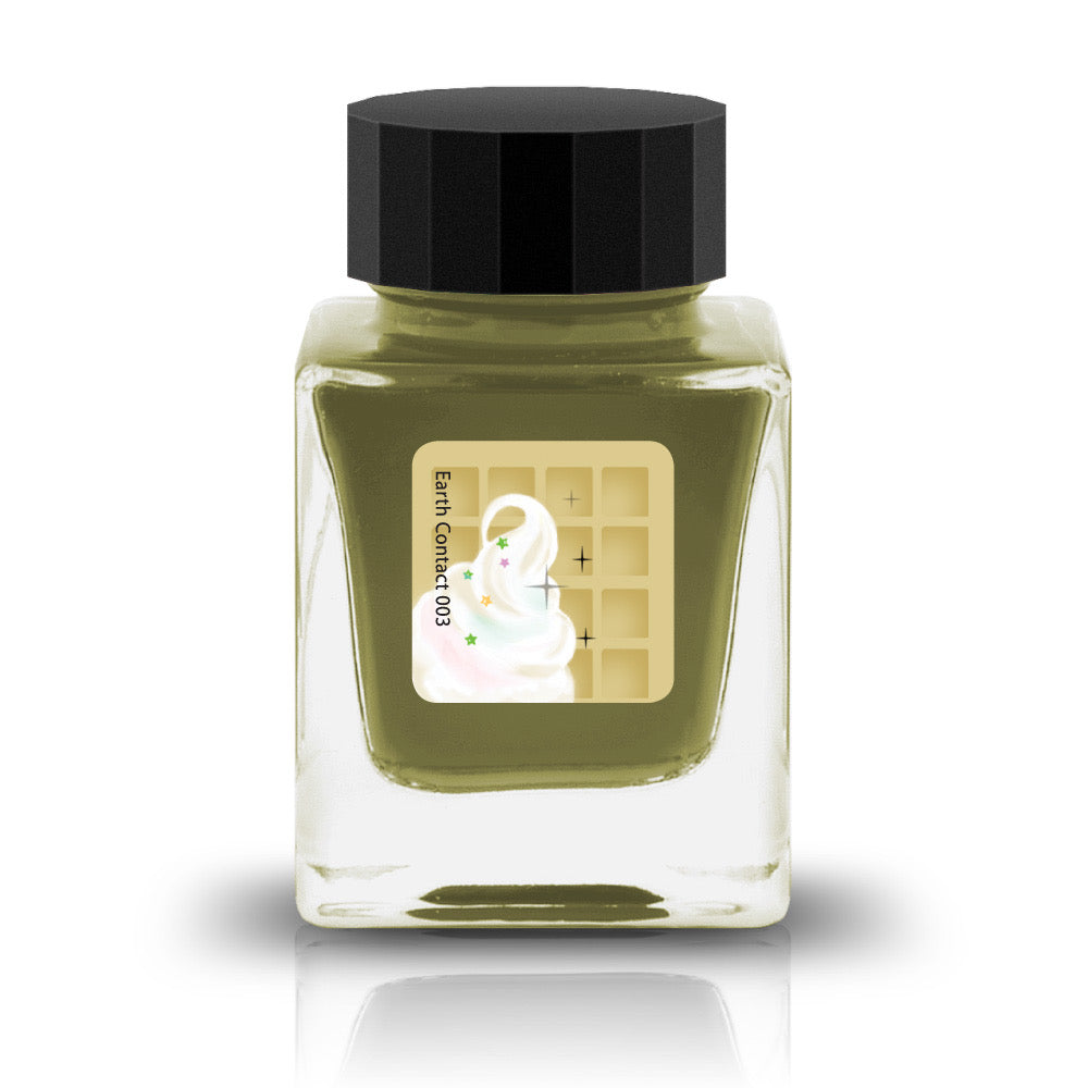 Embrace the bold and vibrant tones of nature through Tono & Lims' Earth Contact Line. Inspired by rich gemstones, each ink color is perfect for those who enjoy adding radiance to their collection. Be sure to shake the bottle well before use to evenly disperse the glitter.
RGB: 221, 203, 141
Yellow
Shimmering
30 ml