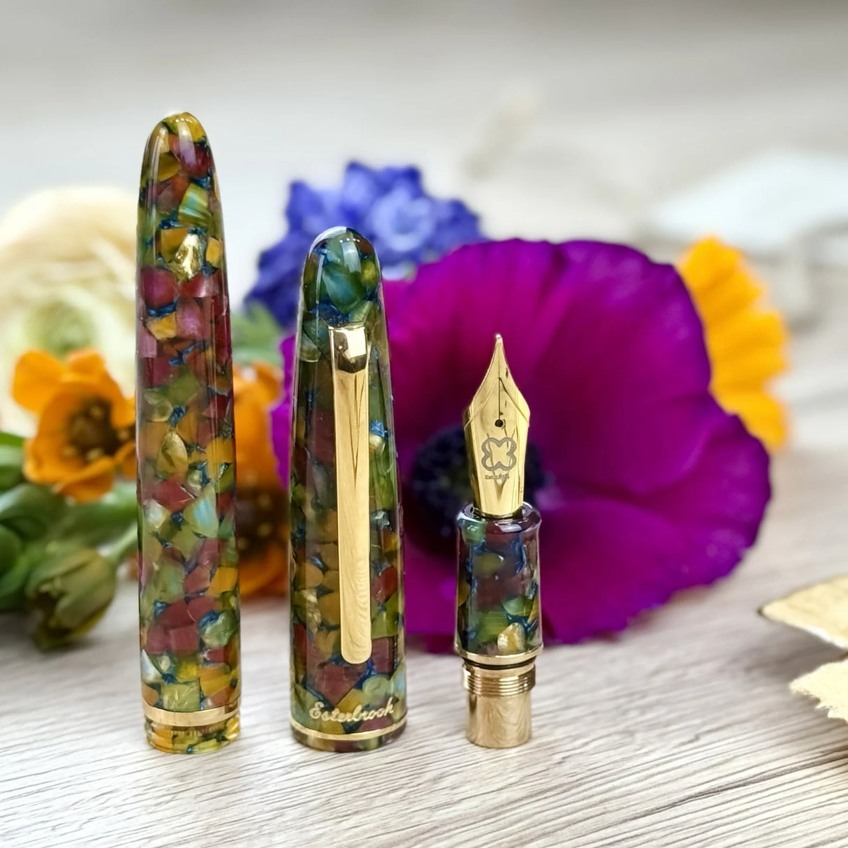 Inspired by lush gardens, the Botanical Garden Estie is a fountain pen that celebrates the beauty of nature. With intricate details and superior craftsmanship, this pen brings a touch of the outdoors to your writing, merging artistry and functionality in a way that is both elegant and practical.
The Esterbrook Estie features a German-manufactured nib by Jowo, known for its reliability and smooth performance. Each nib is carefully inspected by hand and marked with our logo and size indication for easy ident