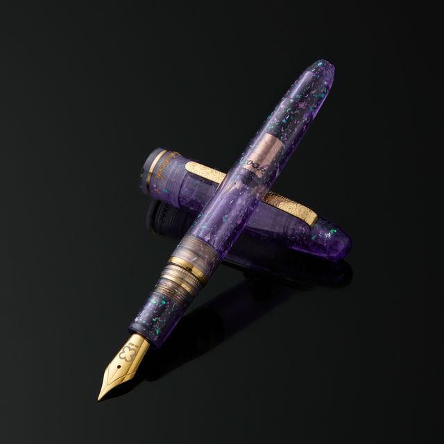 Esterbrook x Sakuradragon Sakura Street Estie Fountain Pen
Created with artist Cindy Duong of Sakuradragon, the Sakura Street Estie brings her imaginative illustrated world to Esterbrook's traditional Estie fountain pen. Its U.S.-blended material combines translucent purple with colorful glitter sparkle, while the custom clip is etched with Cindy's Sakura pattern. Dual Esterbrook and Sakuradragon engraving and a gold-plated converter finish the design. Each pen arrives in special packaging with Japanese gi