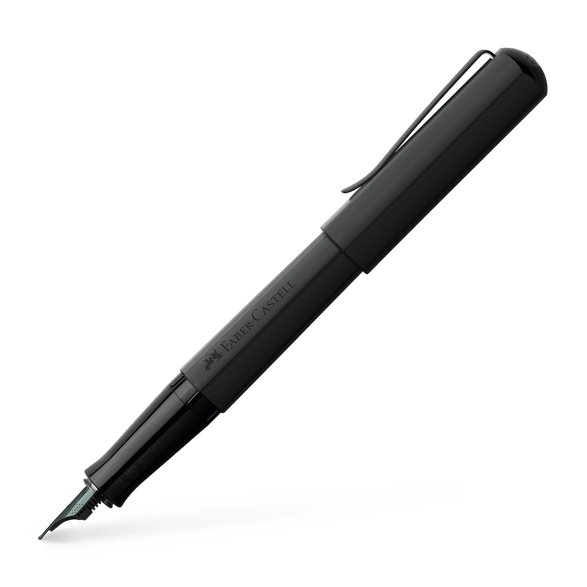 The Hexo Fountain Pen features an anodized aluminum barrel in sophisticated matte black. The anodizing treatment forms a protective outer layer of oxide that gives the pen its special color and makes it even more robust.