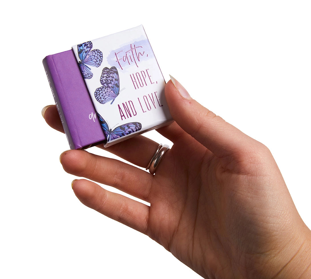 This beautifully presented tiny book features 150 quotes, inspirations, and contemplations from the New Testament of the Bible.
Intended for anyone who wants to foster deep reflection, as well as for those who simply want a little and eminently portable reminder of God’s wisdom and love in their daily lives.