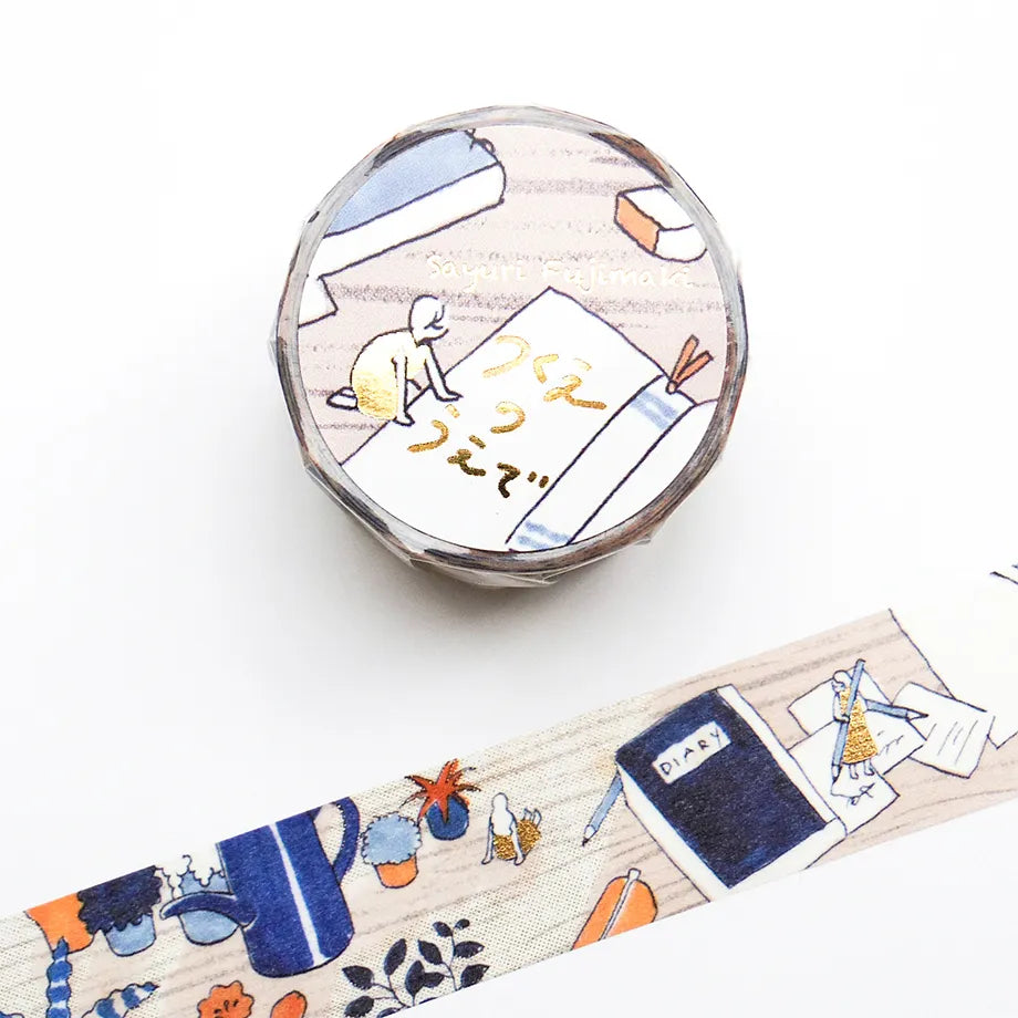 Fujimaki Sayuri Foil-Stamped Masking Tape
On the desk in the morning, the fairies read books, hung out in the sun, and seemed to be having some fun. The fine gold foil stamping beautifully expresses the light shining into the desk.
20mm wide x 5m long
