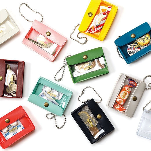 A miniature keychain version of the popular General Purpose Case by nähe. The true-to-original case comes with a clear front pocket with extra inserts inside and out. A ball chain securely attached to the corner of the case lets you hang it onto your keys or bags, perhaps in multiples.
Perfect size to travel with and quickly access your keys, coins, medicine, or small accessories. 