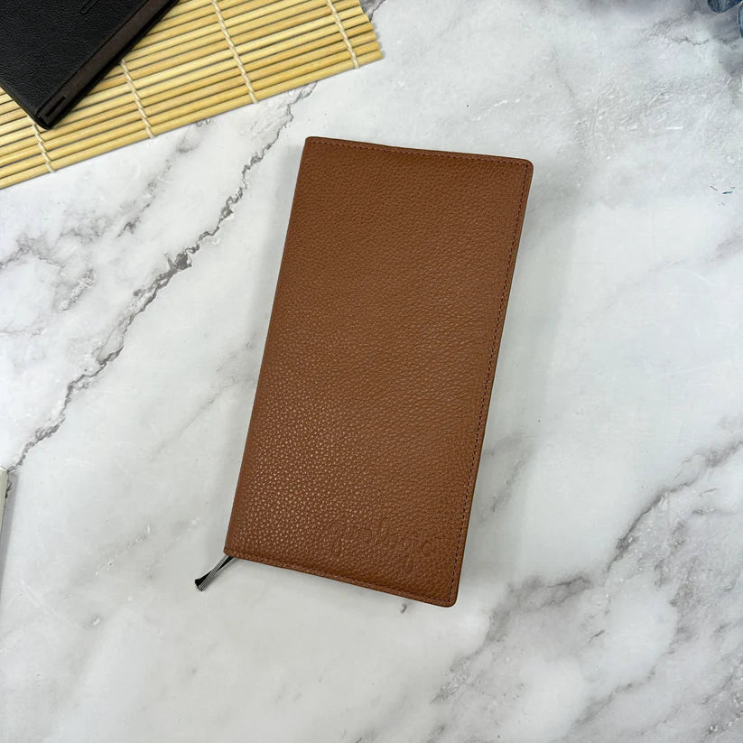 Discover Girologio’s exquisite new Hobonichi Weeks covers! Handcrafted with precision and care in South Korea, these covers are made from the finest full-grain leather, offering both durability and elegance.
The simple yet sophisticated design features a layout that perfectly complements your Hobonichi planner, while the range of elegant colors ensures a cover to suit every style. Whether you’re looking for something minimalistic or more vibrant, these covers are designed to enhance your planning experienc