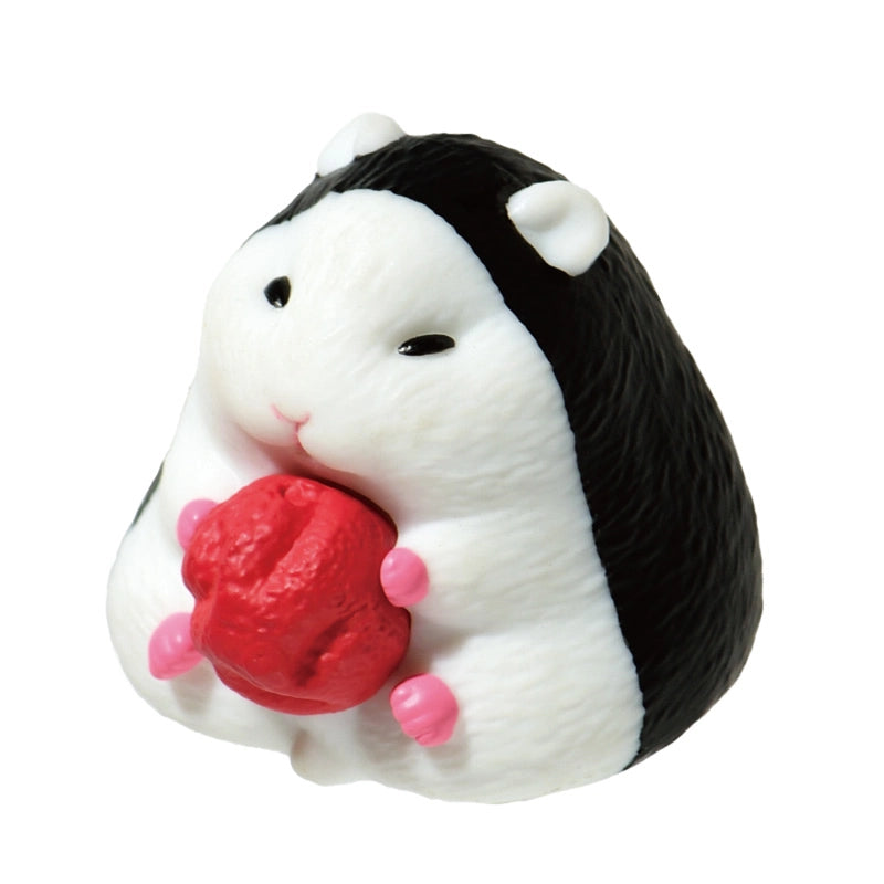Hamusubi Kororin, Suttonton. Hamsters and rice balls have collaborated! Their adorable appearance will surely catch your eye! Each comes with a little Takuan figurine to display together. Approximately 3.4cm.
Lineup (5 Variants):
Nori Ume (Seaweed & Plum)
Grilled Rice Ball
Bean Rice
Plum Shiso
Gomoku (Mixed Ingredients)