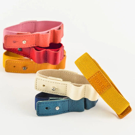 Handy for keeping your book shut in your bag, this bookband is made with an elastic band adorned with the Hobonichi “Hobo” logo. There are two different holes to fit the clasp so you can still use it if your book becomes thicker.
Included in the bookband are slots to store two pens, and the bands come in six colors. (Classic uses natural leather and will grow darker over continued use.)