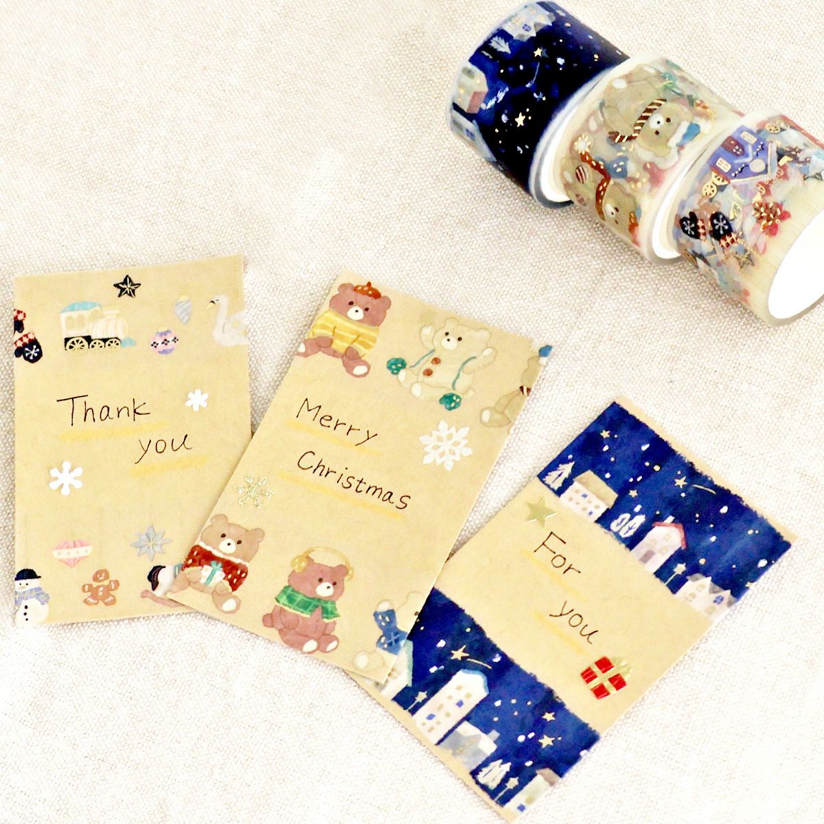 From the popular "HOKKORI LIFE" series, a new winter-like design is now available!
When used together in the series, the winter deco is even more exciting.
Mindwave's clear tape is finished with a matte finish that blends well with paper so that it is easy to use for decoration on notebooks and other items.
Since it is a transparent material, it is recommended to layer it on top of paper material or stickers.
Because it is made of PET material, it is resistant to water and has excellent durability,
so it