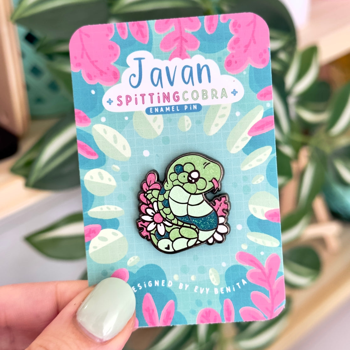 Pin de esmalte con purpurina de cobra escupidora de Java