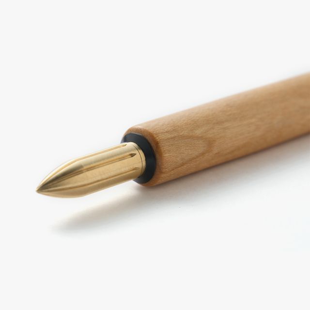 The brass nib was born from a desire for a durable and practical dip pen nib. Enjoy a variety of line widths from fine to broad by tilting the nib at different angles. Fits most nib holders as well as those from our range.
The nib was designed by Yuto Yamazaki of Kuramae-based design studio Alloy. The nib tip has been rounded and polished with meticulous care, providing a remarkably smooth writing experience that defies expectation. Perfected over many iterations, the innovative nib is like no other.
