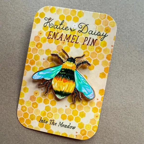 A tiny treasure to pin on your jacket, tote, or favorite old flannel—each one a little love letter to country delights, small joys, and the art of noticing.
Details:
• 1.75” on the longest side
• Gold-plated finish
• Rich, detailed UV printing
• Double pin posts with sturdy metal backings
• Mounted on a backing card
Designed with love in my Oregon studio. Manufactured in China.
Collect them all or gift one to a kindred spirit. 🌸