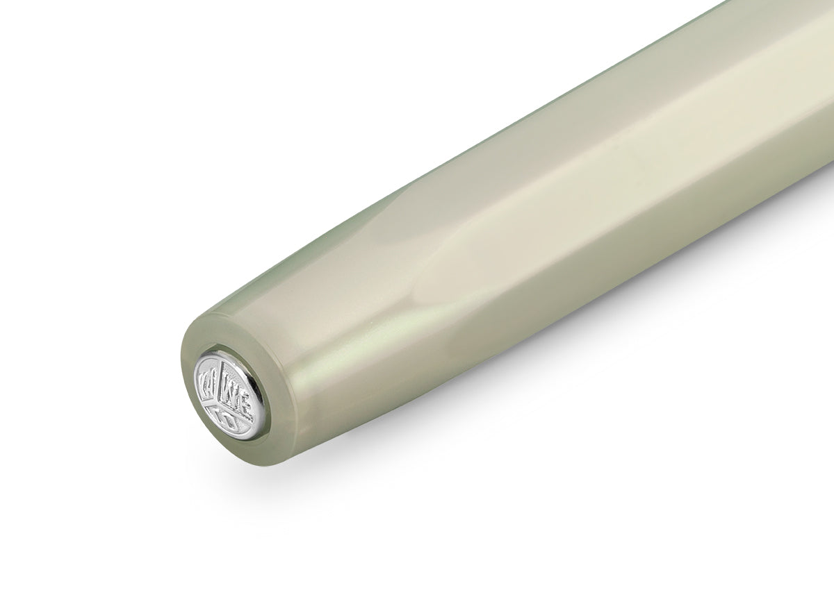 Kaweco LUNAR SPORT Fountain Pen Light Green
Houston, we have a new series: the new LUNAR SPORT dares to take the first step into the Kaweco standard range.
