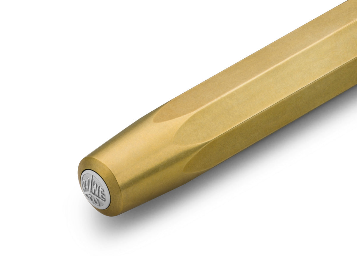 The latest technology of gel refill and ceramic ball combined with classic design made of high-quality brass with an individual touch.
This pocket roller ball pen has a closed size of only 10.5 cm and grows to a standard size of 13 cm withthe cap attached.
The high-quality brass will develop a natural and individual patina with daily use. Due to the high weight, the writing instrument already presses slightly onto the paper by itself. This feature makes it possible for you to write longer and more comfor