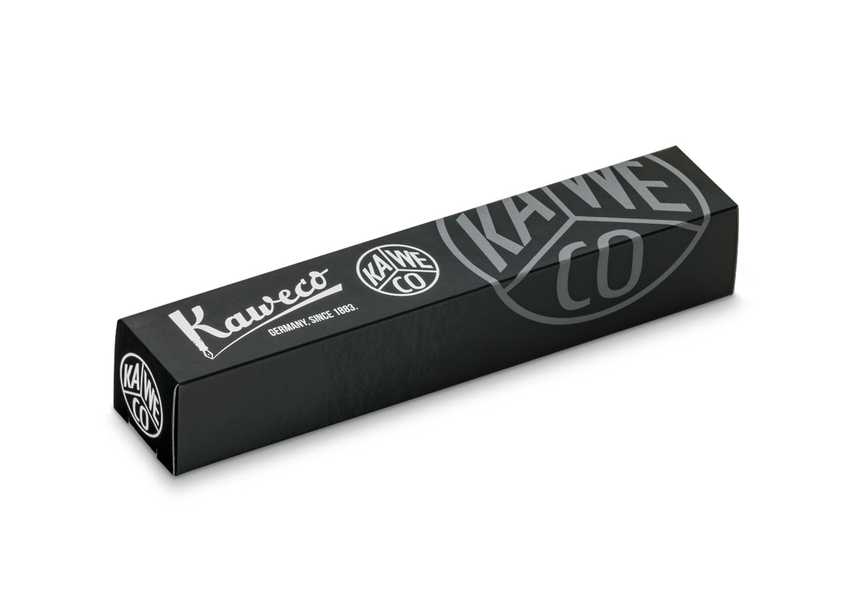 Kaweco CLASSIC SPORT Gel Roller Navy
The rollerball in the color navy captivates with a deep, saturated blue. The color name was coined by the dark blue uniforms of the British Royal Navy officers of the 17th century. It makes us dream of the vastness of the sea and promotes our inspiration.