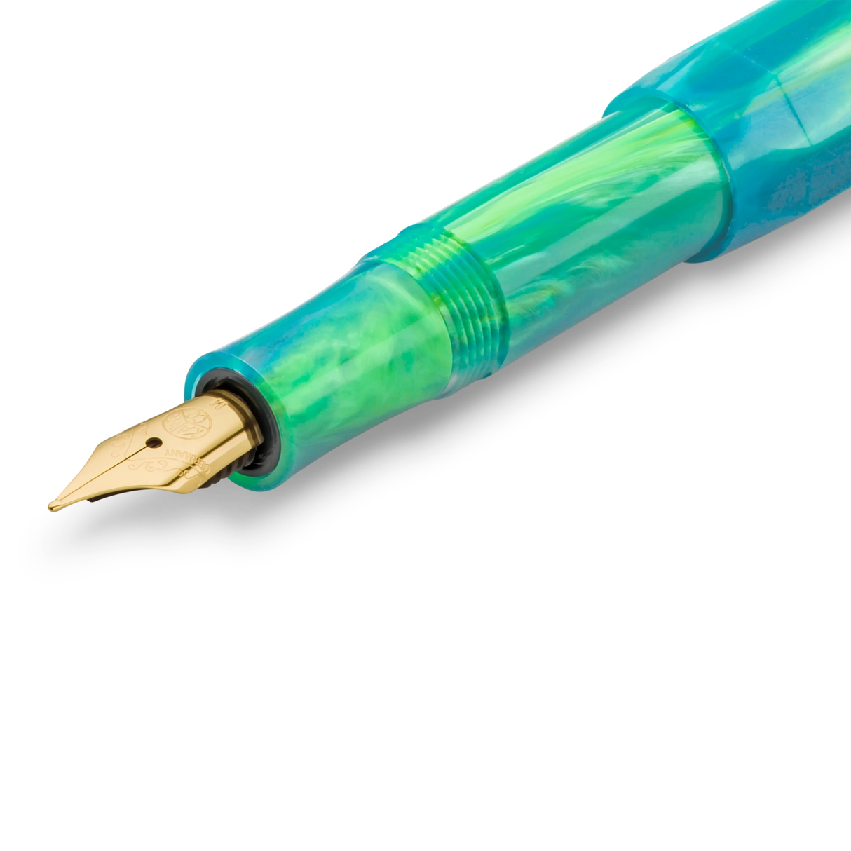 Kaweco COLLECTION Fountain Pen - Marble Ocean
Explore the depths of the world's oceans
Get ready to go on a treasure hunt with our new Kaweco Collection fountain pen. The Marble Ocean combines the dynamic shades of green and blue with flowing lightness, which reflect the variety of colours of the ocean. From crystal clear, turquoise waters, deep blue seabed and even fluorescent flora and fauna, the Kaweco Collection Marble Ocean finds a stream of inspiration in it.