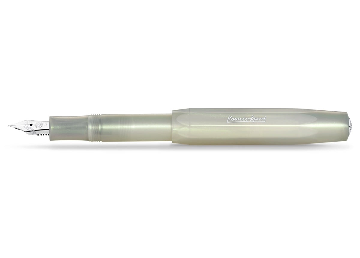 Kaweco LUNAR SPORT Fountain Pen Light Green
Houston, we have a new series: the new LUNAR SPORT dares to take the first step into the Kaweco standard range.