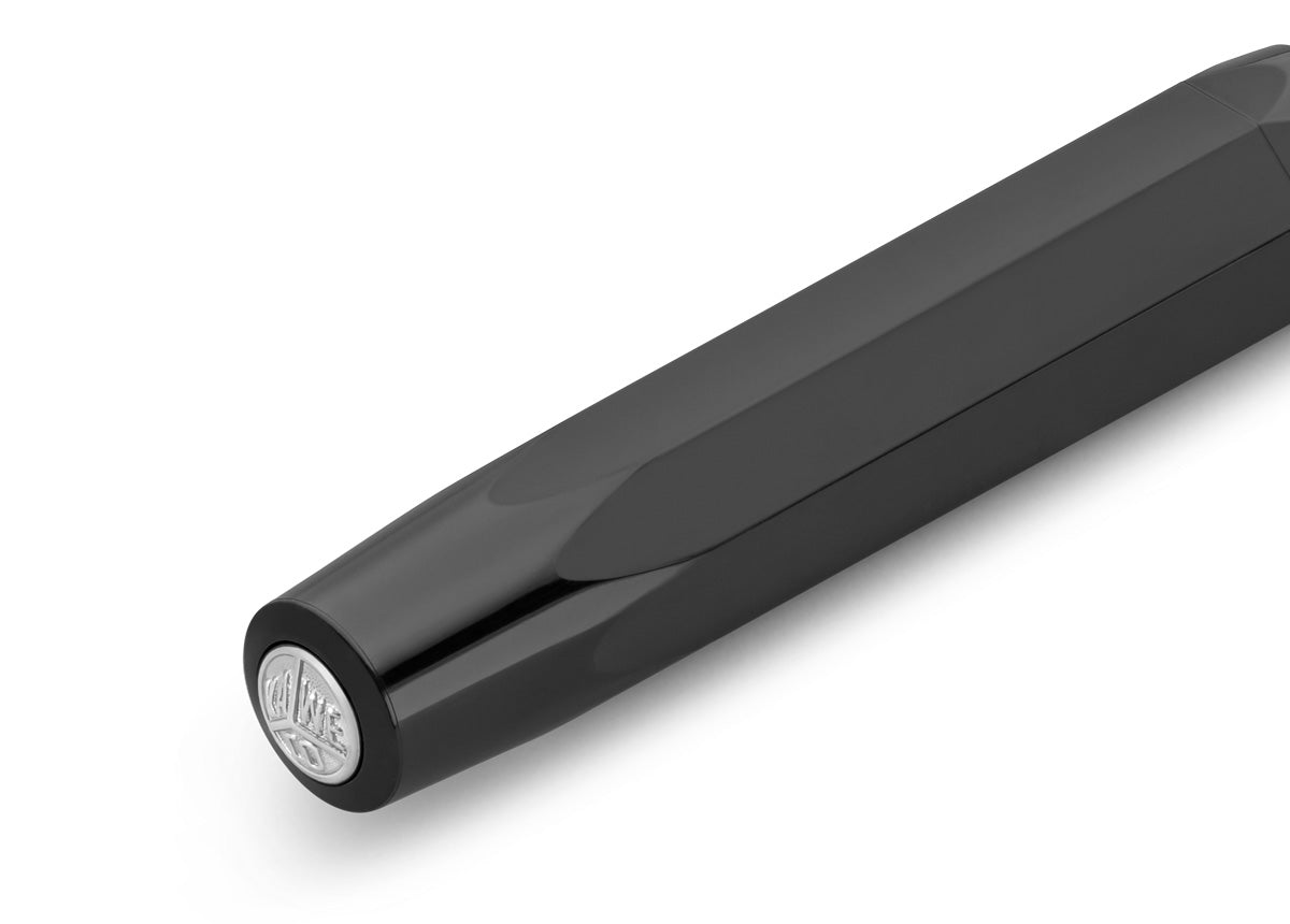 All black everything - our fountain pen in black performs brilliantly in any situation. The classic and elegant colour can be combined with various notebooks, papers and other accessories.
In 1911 something remarkable by the name of Kaweco Sport was created. The pocket fountain pen only measures 10.5 cm when closed, therefore it can easily be taken anywhere. With the cap attached, it grows to a normal size of 13 cm.
You can choose between five nib sizes from extra fine (EF) to extra broad (BB). If you'r
