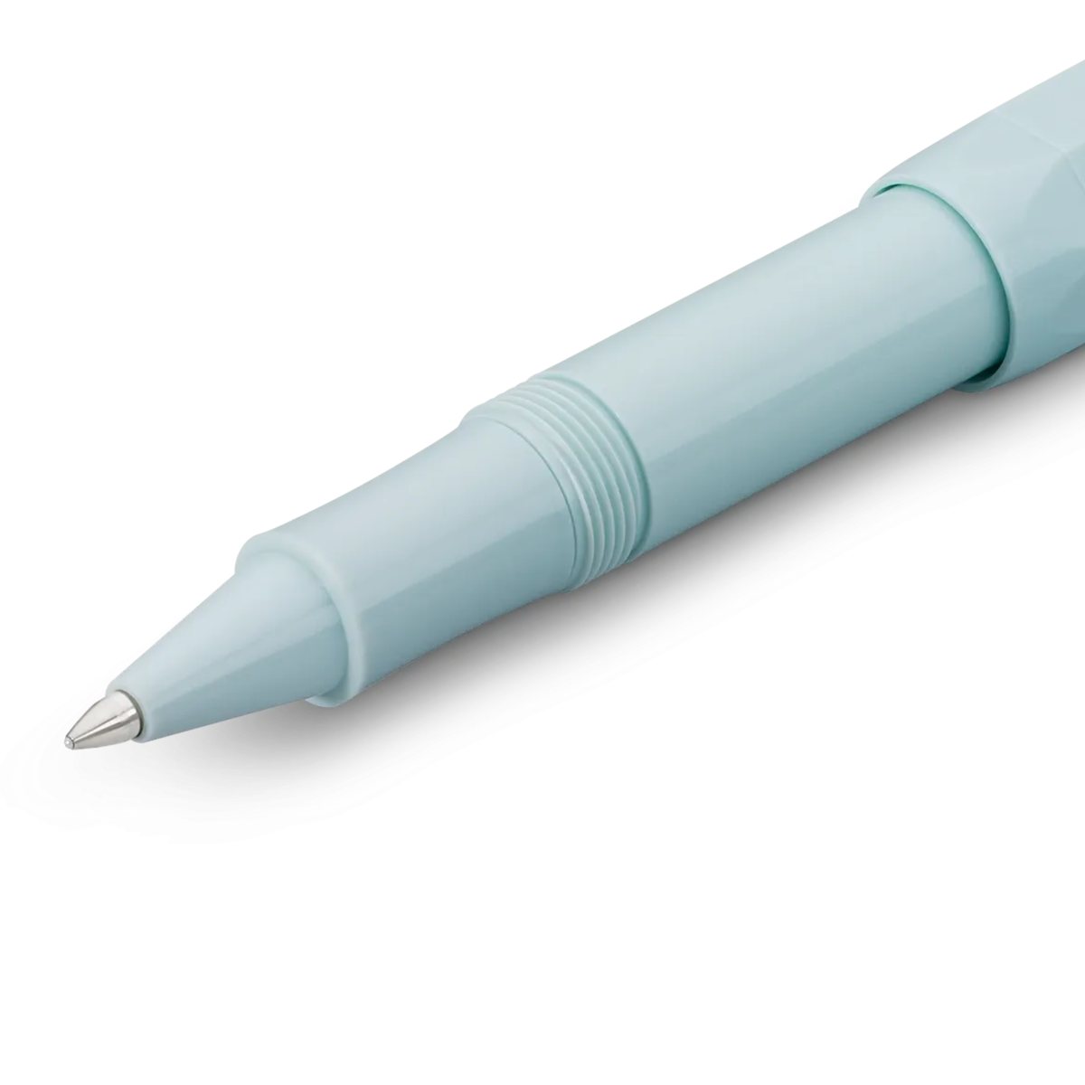 Kaweco SKYLINE SPORT Rollerball - Mint
The timeless model of the Sport series is made of high-quality plastic in fresh colours.
A refreshing eye-catcher: our fountain pen in the energetic colour mint awakens the anticipation of summer. The silver elements give the mint pen a distinctly cool appearance. An especially harmonious addition is the Kaweco leather pouch in the colour Tender Mint.
The Kaweco Sport has been around since 1911. The rollerball for the bag has a size of only 10.5 cm when closed and g
