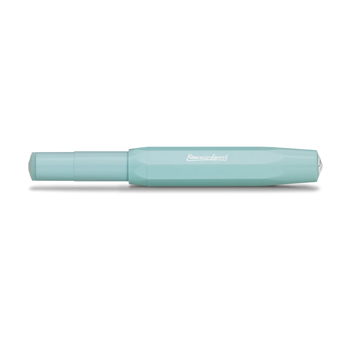 Kaweco SKYLINE SPORT Rollerball - Mint
The timeless model of the Sport series is made of high-quality plastic in fresh colours.
A refreshing eye-catcher: our fountain pen in the energetic colour mint awakens the anticipation of summer. The silver elements give the mint pen a distinctly cool appearance. An especially harmonious addition is the Kaweco leather pouch in the colour Tender Mint.
The Kaweco Sport has been around since 1911. The rollerball for the bag has a size of only 10.5 cm when closed and g