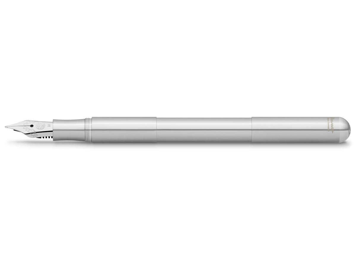 A first-class tool for the art of writing: The robust model made of solid stainless steel is ergonomically held in hand. The minimalist design gives the writing instrument a unique elegance.
Due to the model's high weight, the writing device presses easily onto the paper and promotes the writing flow. This feature allows you to write particularly long and comfortably. Besides, the Supra offers different screwing options. For example, the fountain pen's weight and length can be optimally adapted to one's ha