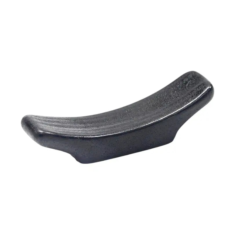 These cute ceramic rests are a perfect stationery addition to your desk! Use them for pens, paint brushes, or take them to your kitchen as a chopstick rest!
Size: 2.5"L x 0.75"H
Material: Porcelain