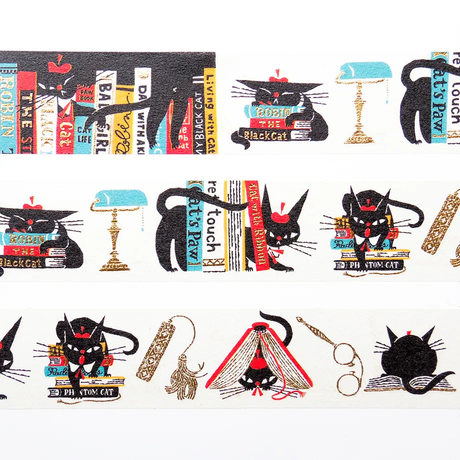 Robin-chan, the black cat, seems to be at a stylish bookstore this time. The fine foil stamping on book spines and antique furniture is very beautiful. Cut short to use as stickers, or as a pop point in wrapping or decoration.
✨ Product Features
Gold foil stamping for a subtle, elegant shine
Perfect for decorating planners, journals, cards, gifts, and scrapbooks
High‑quality Cozyca Products washi tape
Size: 20 mm × 5 m
