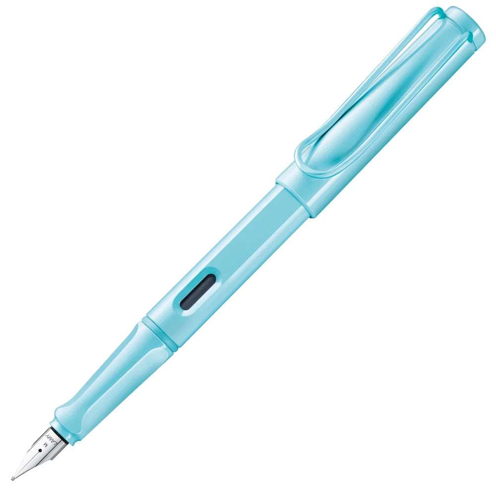 LAMY Safari Fountain Pen - Aquasky
Fountain pen, icon, global success: the LAMY safari has been a beloved classic since its introduction in the 1980s and enjoys a cult status untypical for a writing instrument. Countless colours and ever-changing special editions make hearts beat faster - whether for the pencil case or the carefully curated fountain pen collection.
The LAMY safari is more than the sum of its details: it is aesthetic, robust and individual. The distinctive, self-sprung clip keeps the writi