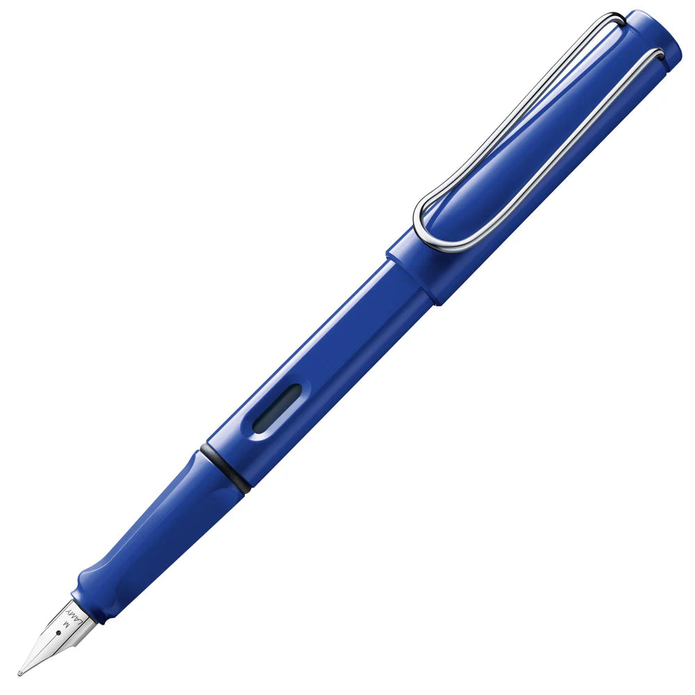Fountain pen, icon, global success: the LAMY safari has been a beloved classic since its introduction in the 1980s and enjoys a cult status untypical for a writing instrument. Countless colours and ever-changing special editions make hearts beat faster - whether for the pencil case or the carefully curated fountain pen collection.
The LAMY safari is more than the sum of its details: it is aesthetic, robust and individual. The distinctive, self-sprung clip keeps the writing instrument securely fastened in p