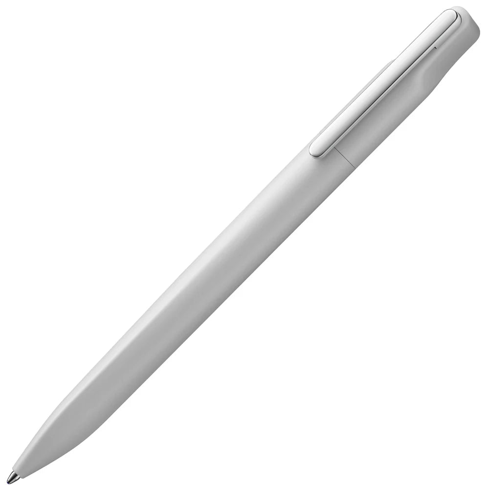 The LAMY xevo is the entry-level model into the world of LAMY design: the balanced body impresses with an imperceptible transition of the triangular shape of the grip into a circle. The finishing touch is a spring-loaded metal clip on a concave shape.
The smooth twist mechanism and the soft writing feel of the LAMY M 16 large-capacity refill are two further reasons why the LAMY xevo is high on the popularity scale of demanding frequent writers: the interplay of outstanding design and technical perfection r