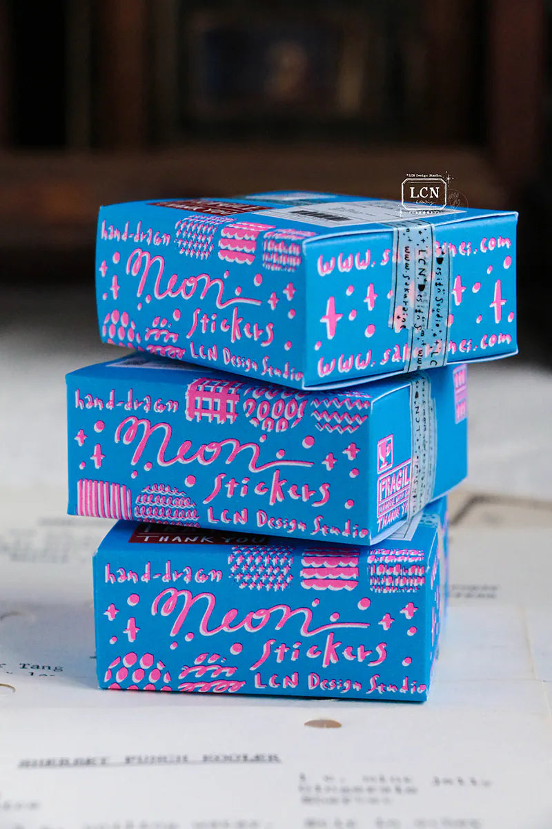 LCN Sticker club: Neon
A mini package box full of black and white stickers!
How cute is that!
It has everything: a fragile sticker, shipping label, and even an invoice!
That invoice is also a sticker!
35different designs x 2 different sticker materials include
uncoated paper sticker/ PVC sticker
Total 70+1stickers in 1 box.