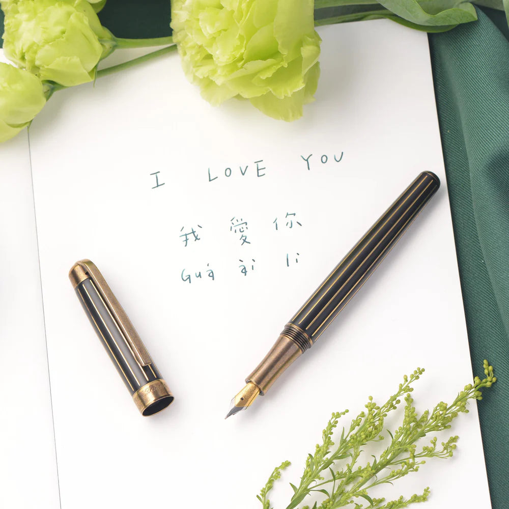 Classic torpedo design
The Antique'II has a clean and vintage look. It is perfect for every writing occasion with its minimal geometric style.
A well-designed, reliable pen
Sleek, spring-loaded pocket clip for secure carrying.
Antique'II is the retro of the signing pen used by Pope Benedict XVI in 200, Isreal.