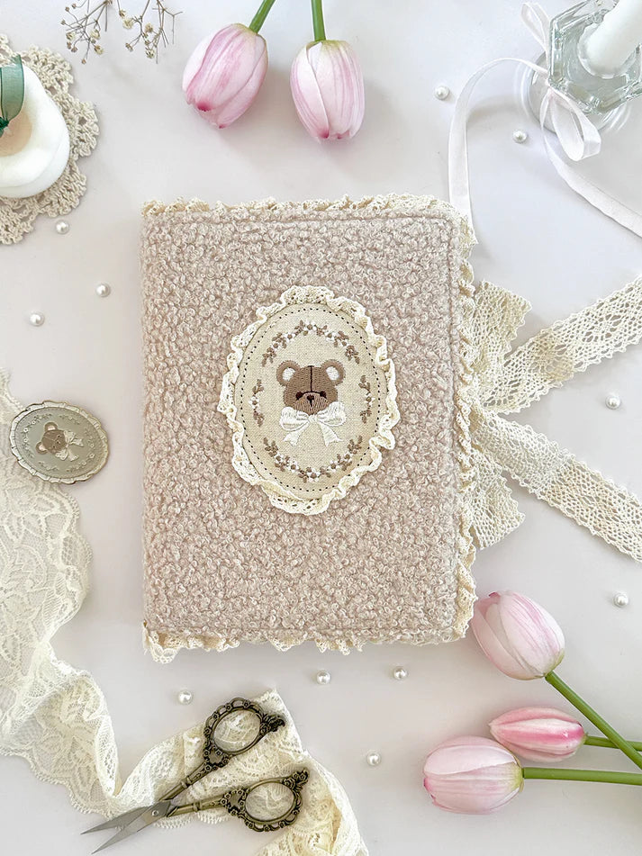 teddy bear notebook cover. sewn together with careful craftsmanship. cover is beige, soft, & plush. it feels cozy & comfy, like cuddling with a teddy bear in your pjs. lined with lace ruffles for that extra romantic touch. meant to protect your notebooks & a keepsake for your beloved stationery :)
♡ size: standard B6 - around 127mm x 175mm (give or take a few mm) - reach out for your specific notebook! i will measure for you <3
♡ compatible with: all B6 sized leelajournals noteboo