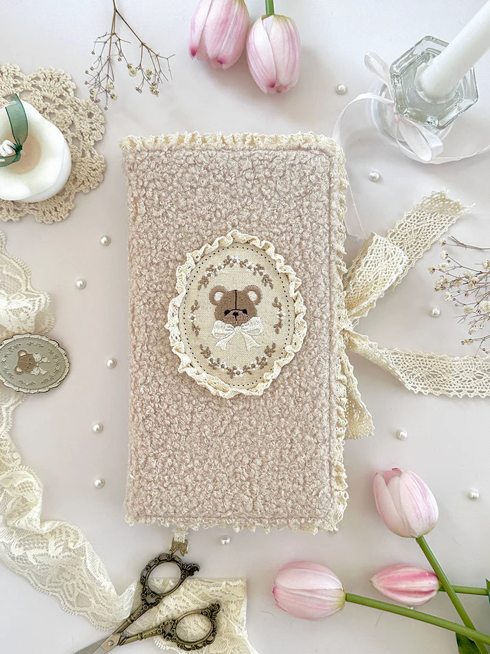 teddy bear notebook cover. sewn together with careful craftsmanship. cover is beige, soft, & plush. it feels cozy & comfy, like cuddling with a teddy bear in your pjs. lined with lace ruffles for that extra romantic touch. meant to protect your notebooks & a keepsake for your beloved stationery :)
♡ size: standard B6 - around 127mm x 175mm (give or take a few mm) - reach out for your specific notebook! i will measure for you <3
♡ compatible with: all B6 sized leelajournals noteboo