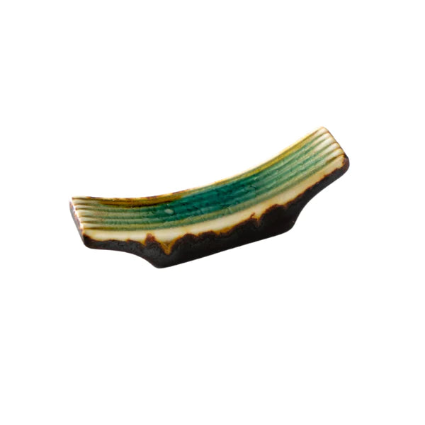 These cute ceramic rests are a perfect stationery addition to your desk! Use them for pens, paint brushes, or take them to your kitchen as a chopstick rest!
Size: 2.5"L x 0.75"H
Material: Porcelain
Weight: 1.6 oz
Origin: China