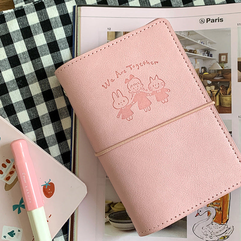 Molinta - Azhuo Pink A6Per Cover
A compact A6 cover from Molinta, designed for everyday notes, lists, and creative planning. Lightweight and easy to carry, it’s an ideal companion for quick thoughts, reminders, and daily jotting.
Specifications: 110mm x 190mm